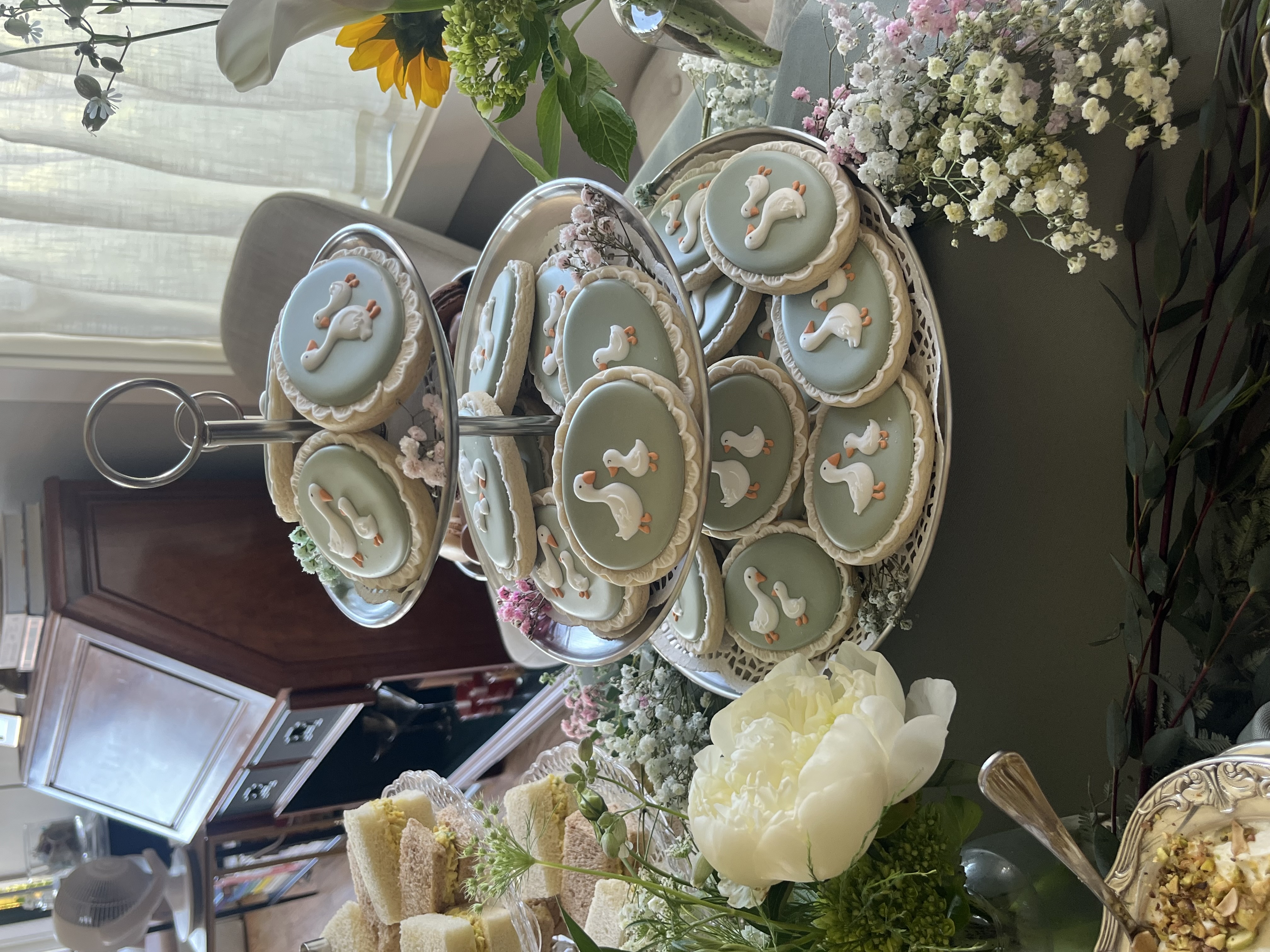 Baby shower centrepiece and table arrangement
